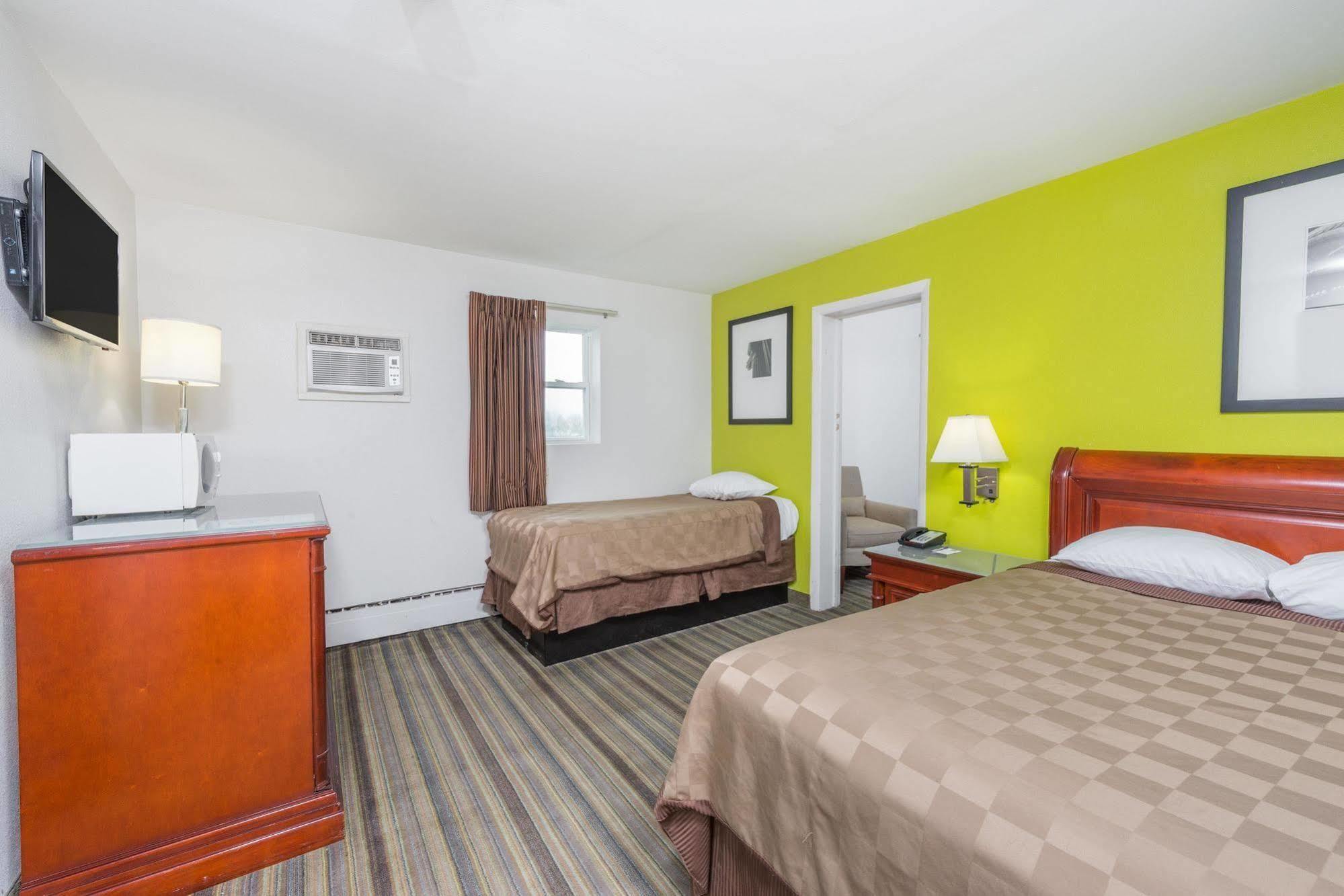 Rodeway Inn Pittsfield Buitenkant foto